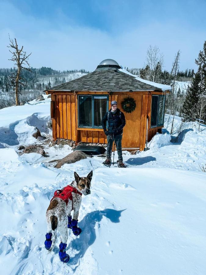 Red-Tail Roundhouse At 22 West Cabins And Recreation Hebron Exterior photo