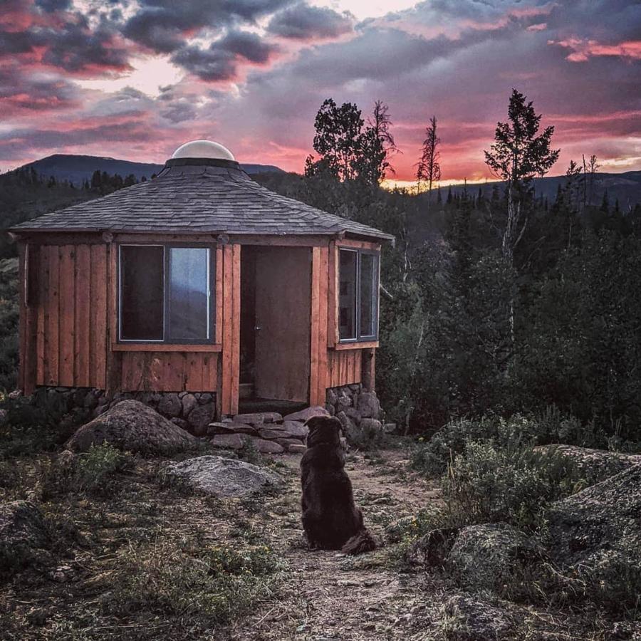 Red-Tail Roundhouse At 22 West Cabins And Recreation Hebron Exterior photo