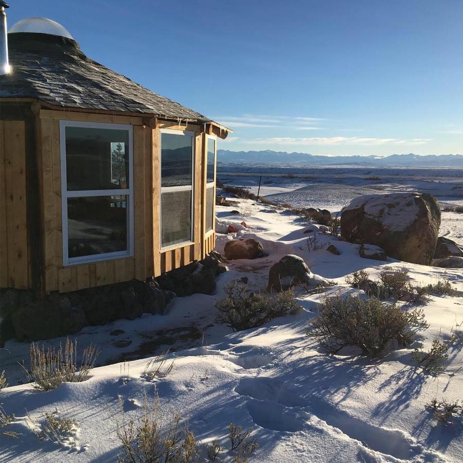 Red-Tail Roundhouse At 22 West Cabins And Recreation Hebron Exterior photo