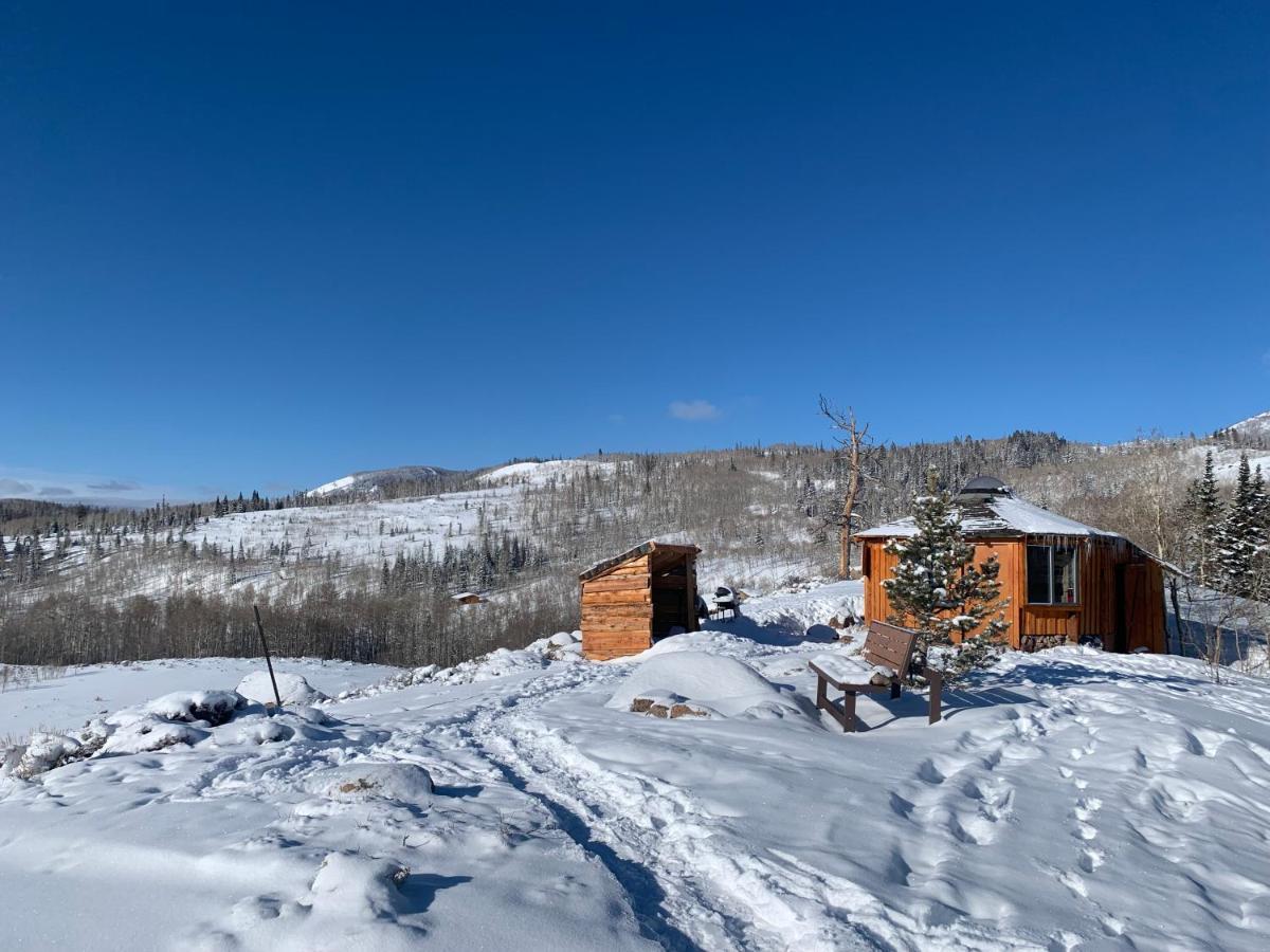 Red-Tail Roundhouse At 22 West Cabins And Recreation Hebron Exterior photo