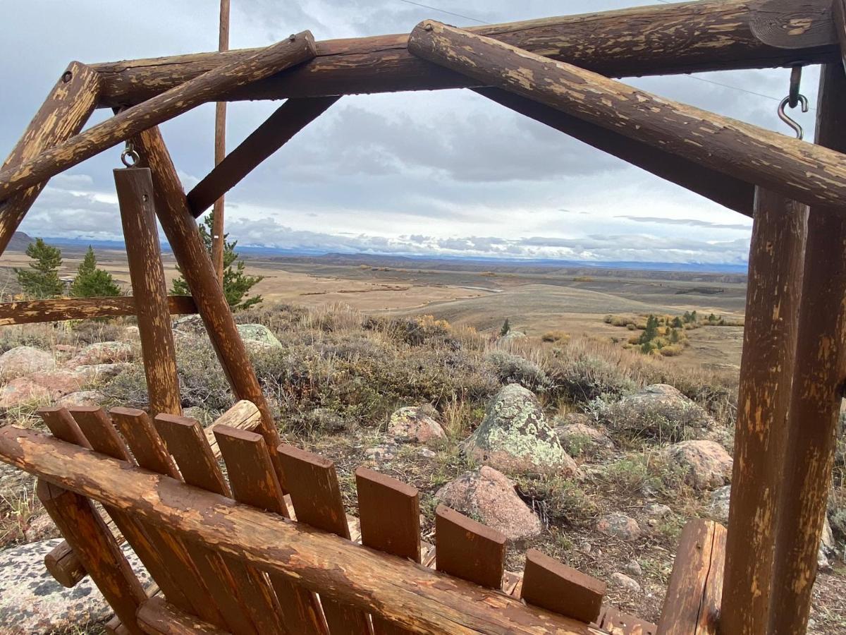 Red-Tail Roundhouse At 22 West Cabins And Recreation Hebron Exterior photo