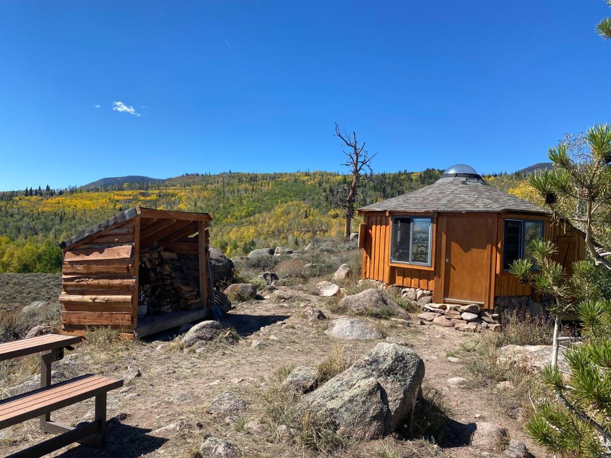 Red-Tail Roundhouse At 22 West Cabins And Recreation Hebron Exterior photo